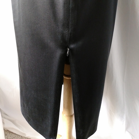 Silk skirt with zippers on each side - Picture 5 of 6